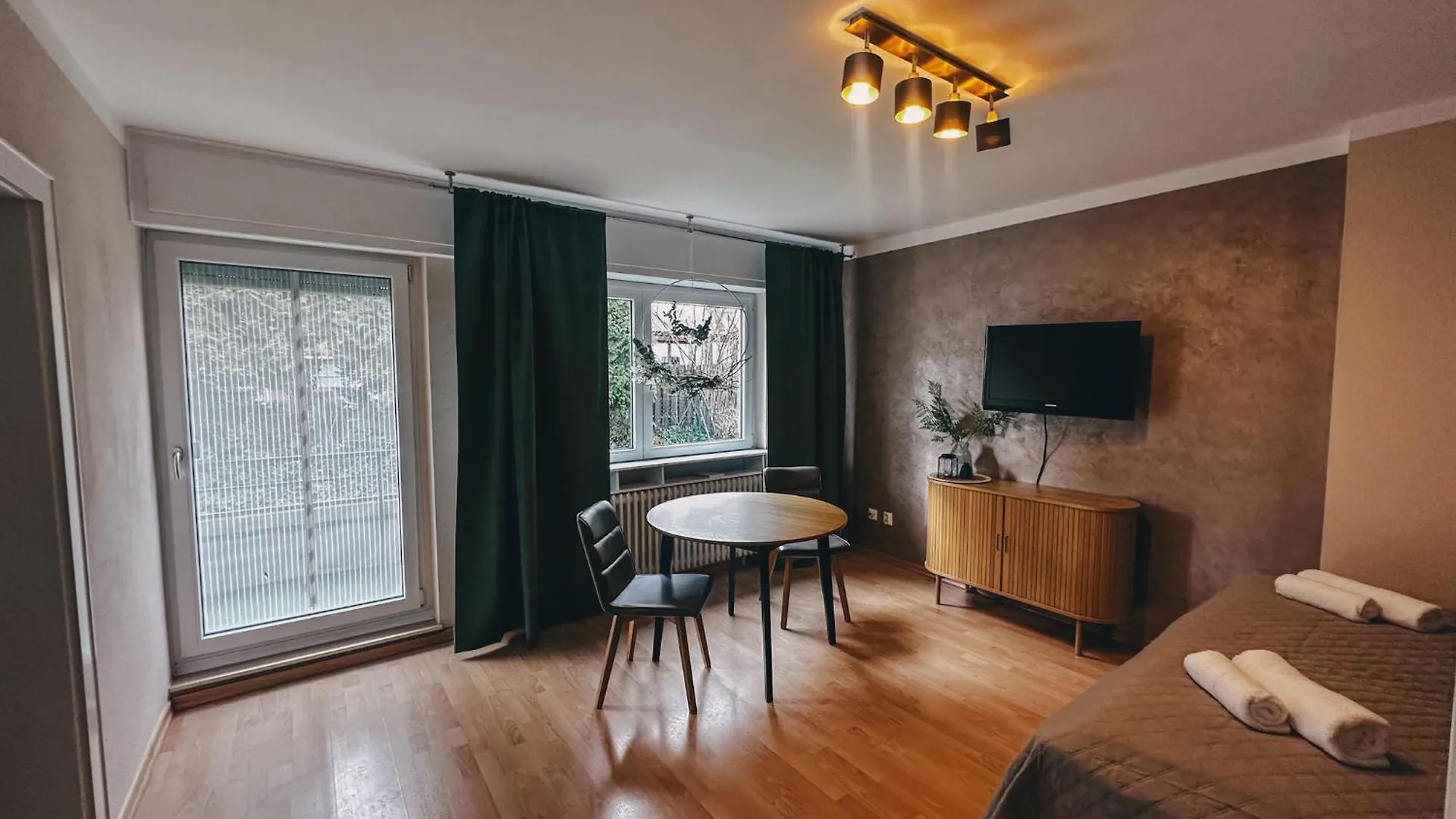 Sali Homes - Sm0 Charming Apartment Short Walk From City Center Of 拜罗伊特