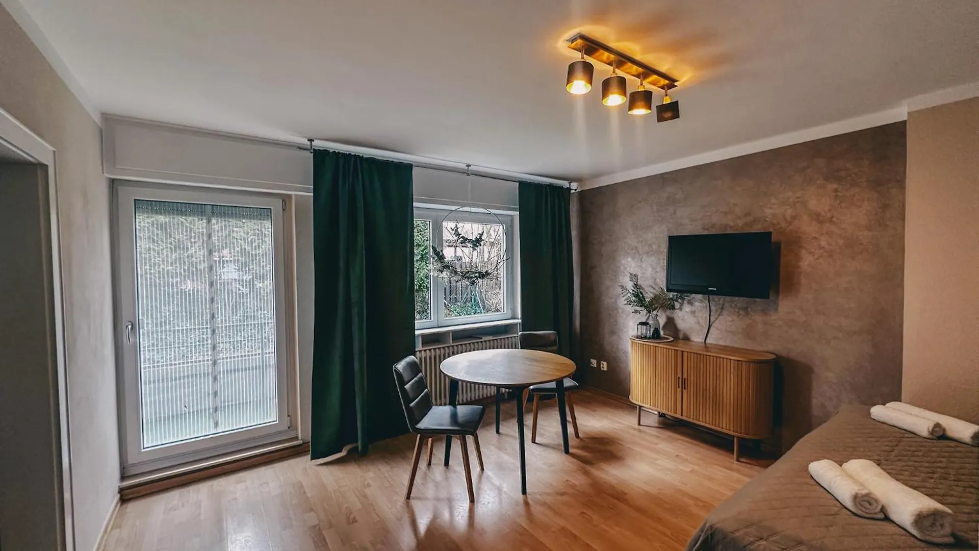 Sali Homes - Sm0 Charming Apartment Short Walk From City Center Of 拜罗伊特