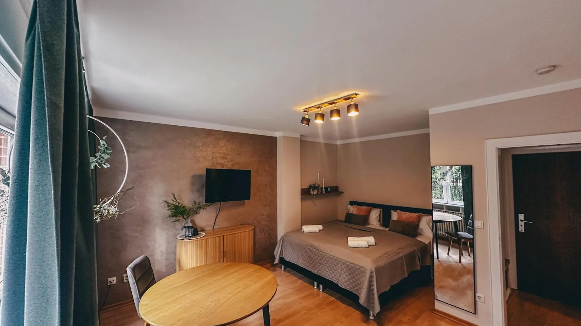 Sali Homes - Sm0 Charming Apartment Short Walk From City Center Of 拜罗伊特